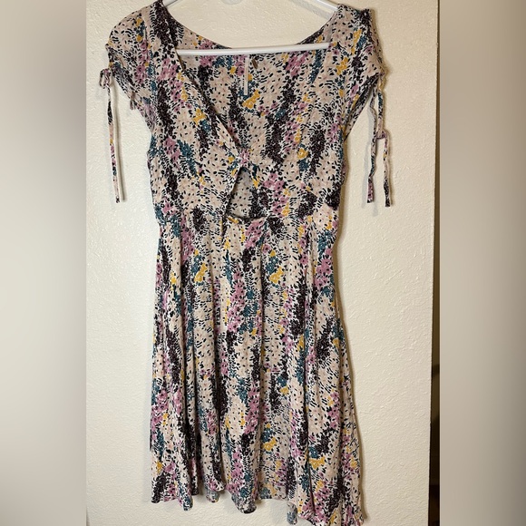 Free People Dresses & Skirts - Free People Pink Floral Tie-Front Midi Dress